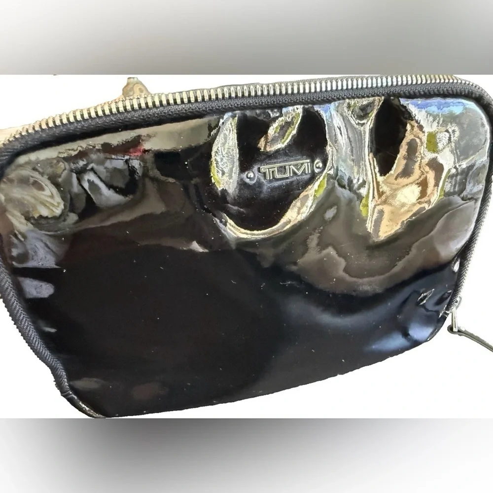 Tumi Cosmetic Travel Toiletries Pouch Case Patent leather